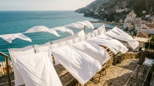 Linge de maison professionnel en coton biologique certifié GOTS, produit sur mesure par Alaya Fabrics pour les professionnels de l'hôtellerie, la restauration et le bien-être à Marseille et en région PACA. Draps, serviettes et linge de table fabriqués dans les ateliers d'Alaya Fabrics (Tamil Nadu, Inde) avec traçabilité complète de la fibre au produit fini.